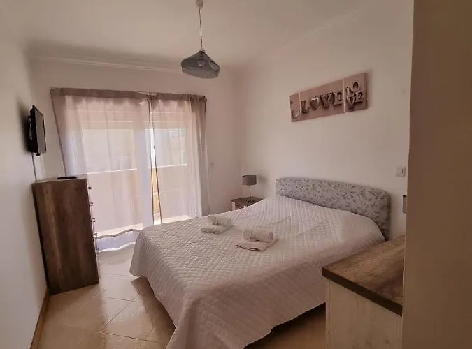 T1 Da Rocha 아파트